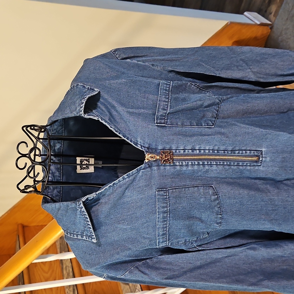 👚Anne Klein Blue Chambray Shirt - Picture 3 of 7
